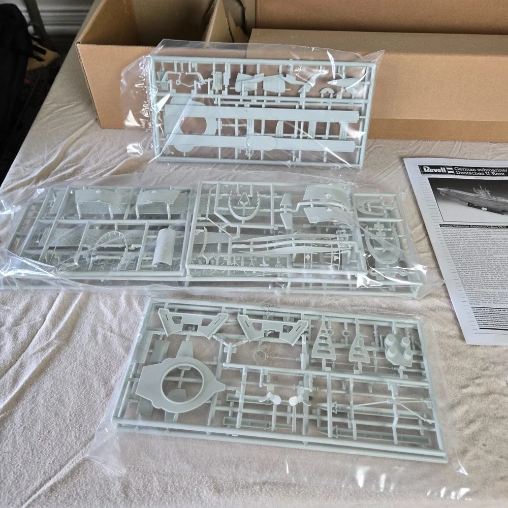 Revell Vintage 1/72 German Submarine Type VII C Wolf‎ Pack Model Kit 05015